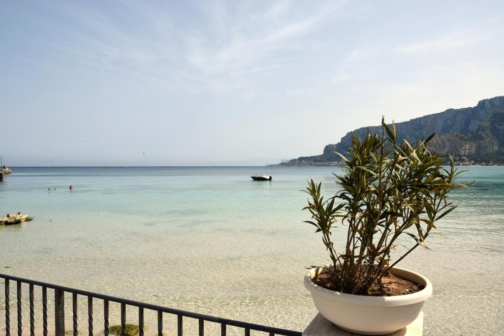 Palermo Mare Holidays Sferracavallo Eksteriør billede